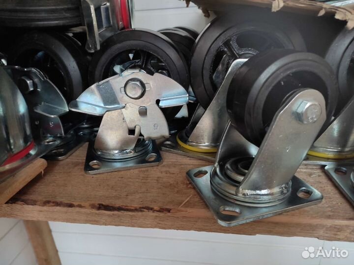 Промышленные колеса для тележек и контейнеров