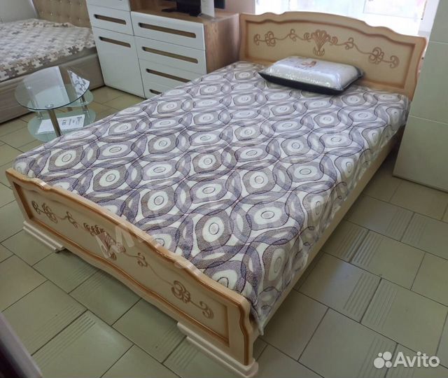 Кровать массив