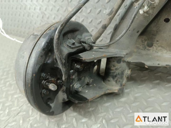 Балка со ступицами задний nissan cube