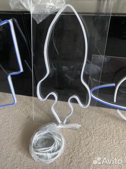 Неоновая вывеска Ракета