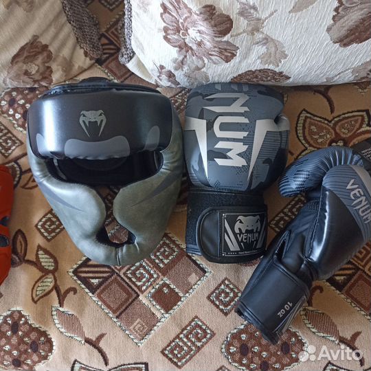 Боксерские перчатки 10 oz venum