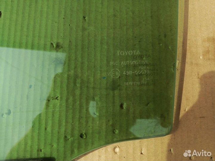 Стекло задней левой двери Toyota Camry XV70