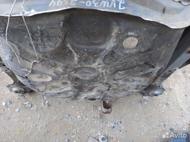 Тазик багажника prius zvw30