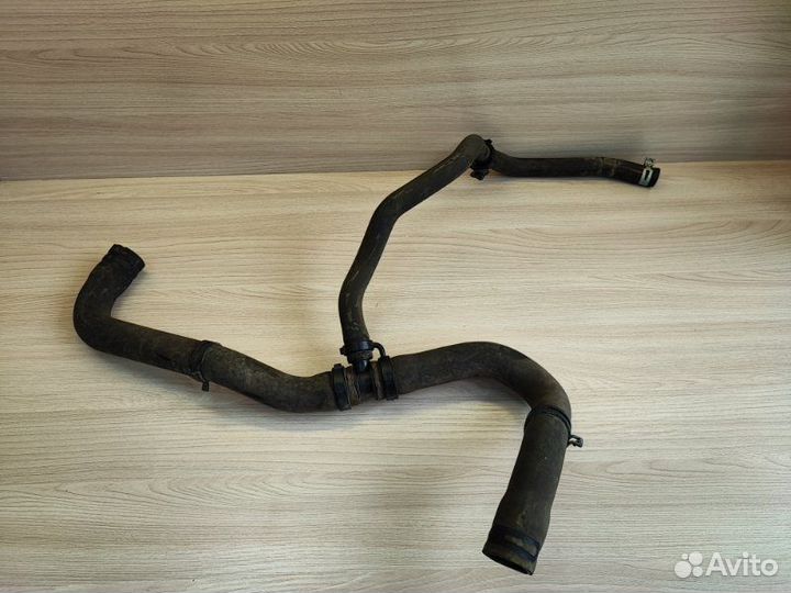 Патрубок радиатора нижний Renault Duster