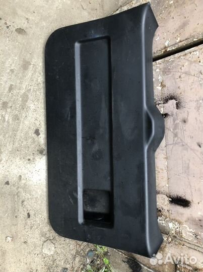 Обшивка двери багажника Сузуки Гранд Витара 3