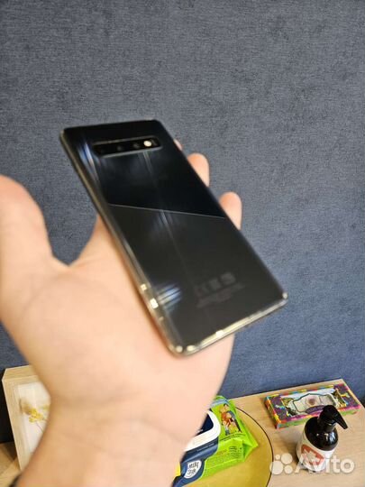 Телефон Samsung galaxy s10