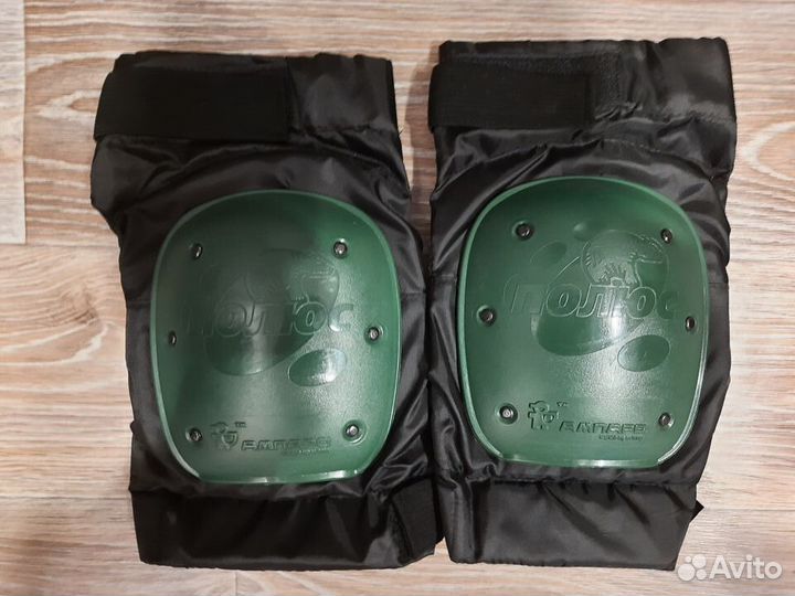 Наколенники