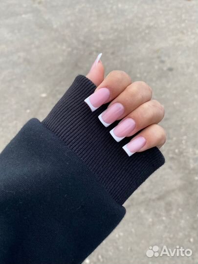 Модель на маникюр