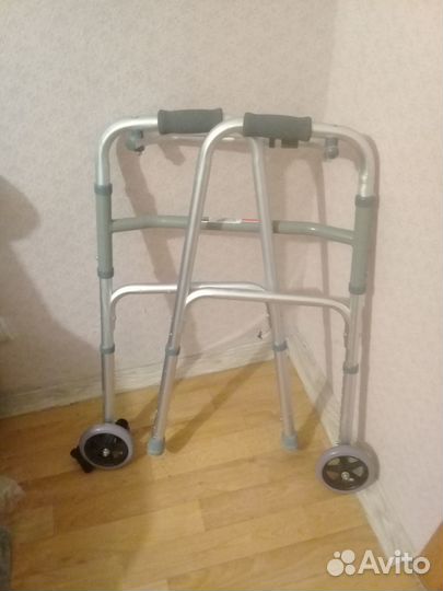 Ходунки для инвалидов на колесах