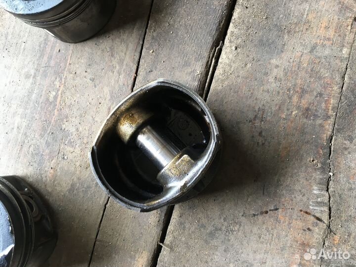 Поршень Passat B5 AHL