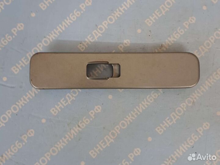 Накладка кнопки стеклопод R Pajero Sport 1