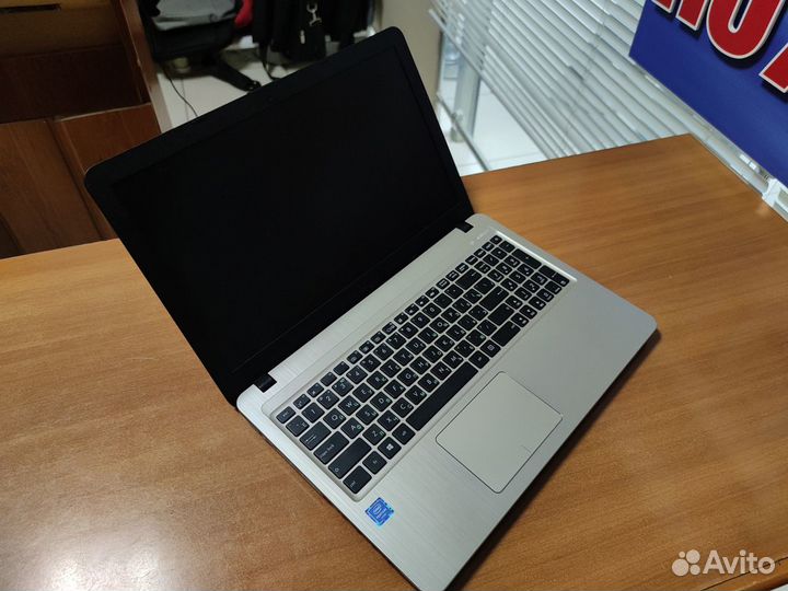 Ноутбук Asus / 4 ядра / geforce 2gb gddr5 / ssd256