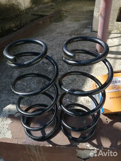 Продам передние пружины на Ниссан