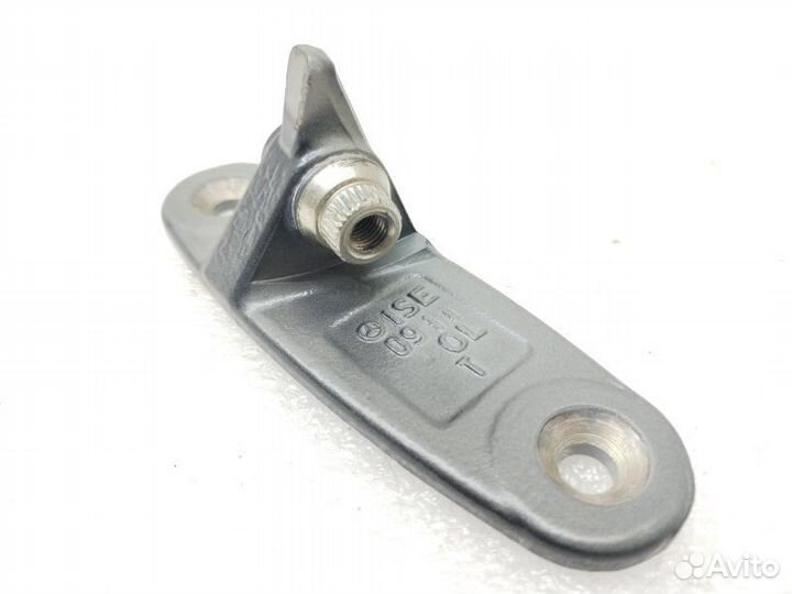 Петля двери передняя левая Mercedes-Benz C-Class