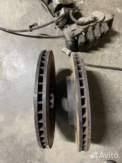 Суппорт передний левый Lexus NX 200/300