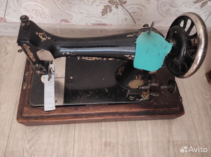 Ручная швейная машинка СССР