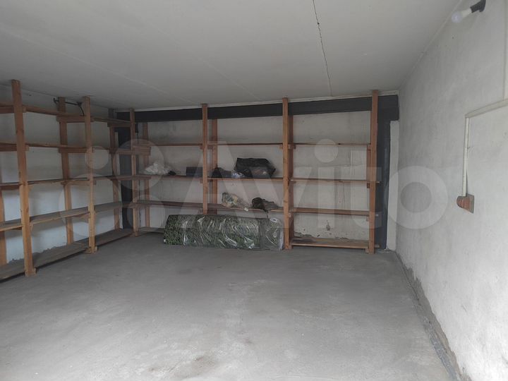 Гараж, > 30 м²