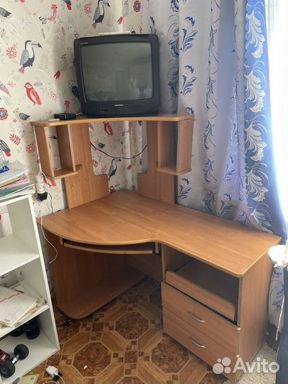 Продается компьютерный стол