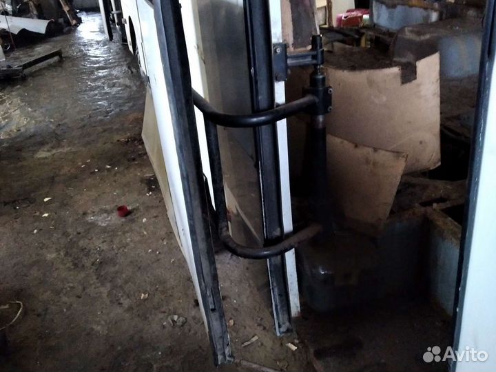 Механизм двери.дверь хундай каунти Hyundai County