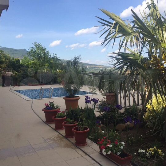 Дом 210 м² на участке 8 сот.