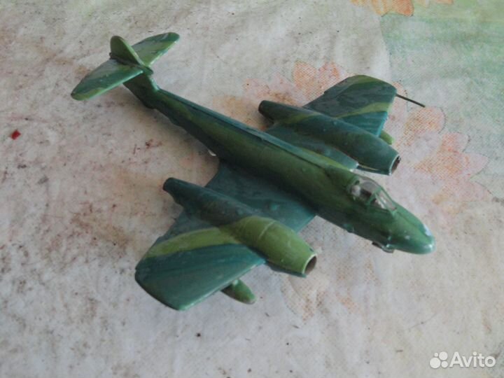 Самолёт склеенный масштабный времён СССР