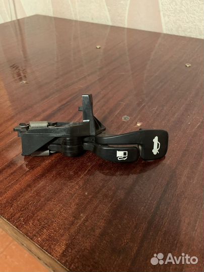 Ручка открывания багажника и бензобака