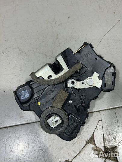 Замок двери передней правой