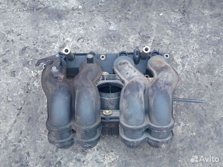 Коллектор впускной Mersedes OM 111 2.0 i