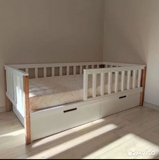 Детская кровать из бука