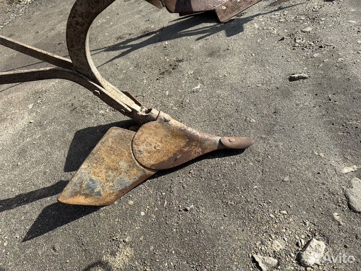 Плуг окучник конный