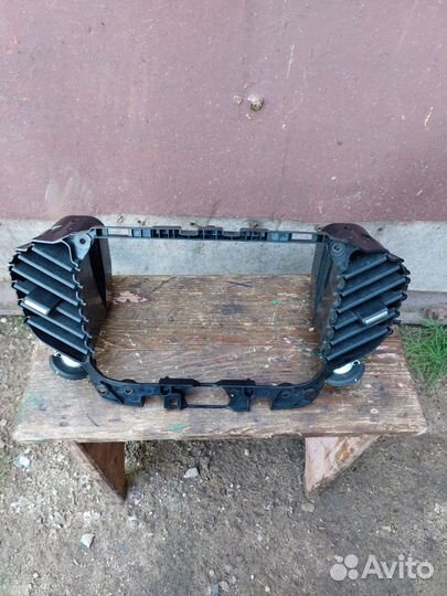 Центральные сопла, воздуховоды Лада Веста