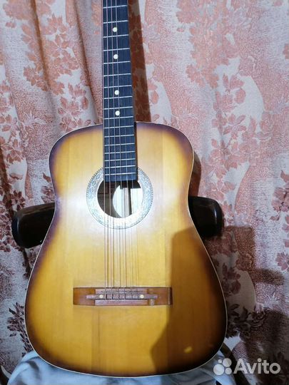 Акустическая гитара