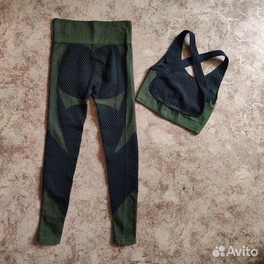 Костюм для фитнеса новый 42 44