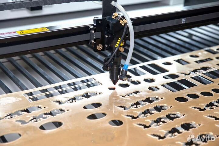 Изготовление визиток, бейджиков,баннеров на заказ