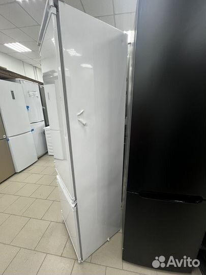 Встраиваемый холодильник indezit