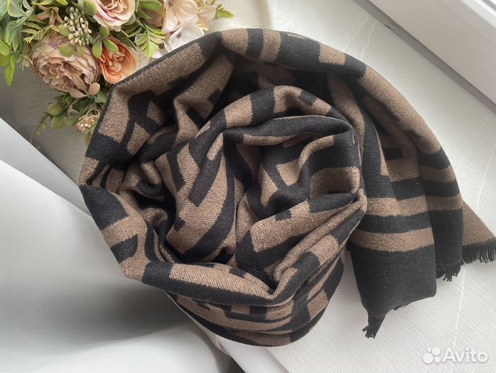 Шарф Fendi