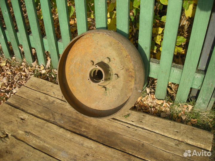 Колесо от тачки тачанки железное только самовывоз