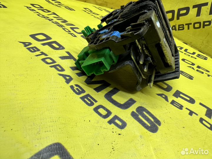 Замок двери передней левой Kia Rio 3