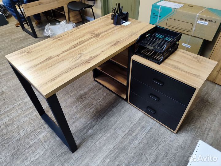 Стол офисный угловой лофт