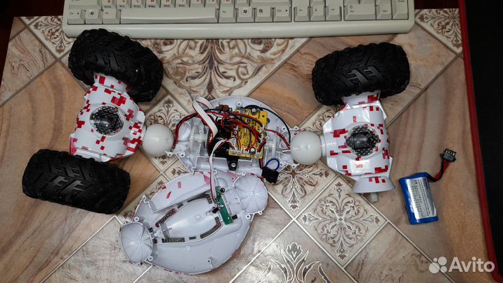 Машинка игрушка на радиоуправлении (на запчасти)