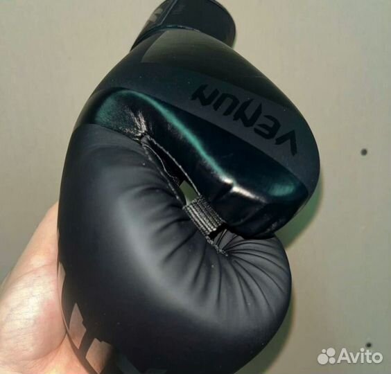 Боксерские перчатки 14 oz venum
