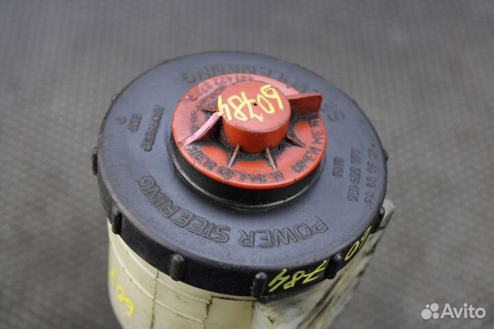 Бачок гур Volkswagen Transporter 701422371A