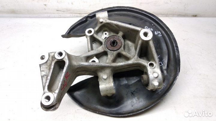 Кулак поворотный задний правый Volkswagen Passat