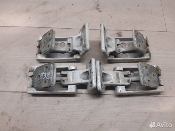 Петли задних дверей Mercedes Sprinter W906