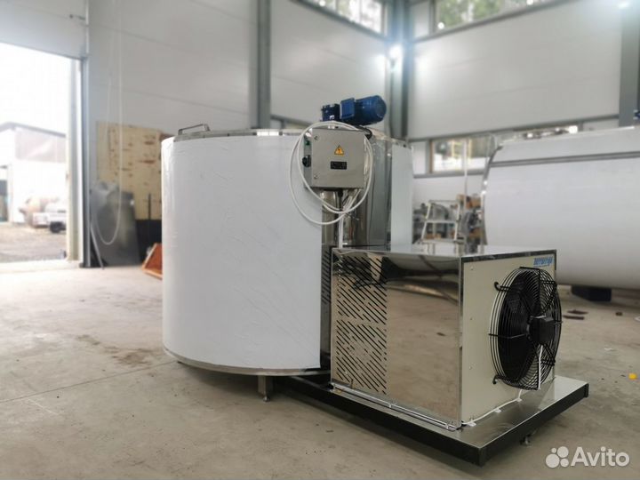 Охладитель молока 1500л вертикальный