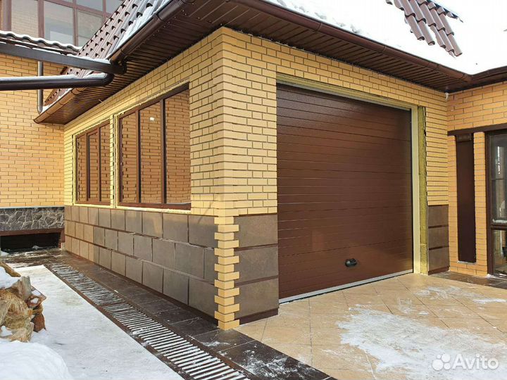 Секционные ворота