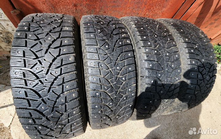 Bridgestone Blizzak Spike-02 SUV 225/65 R17