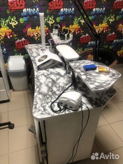 Маникюрный стол
