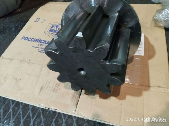 Вал liebherr 934 поворотный редуктор