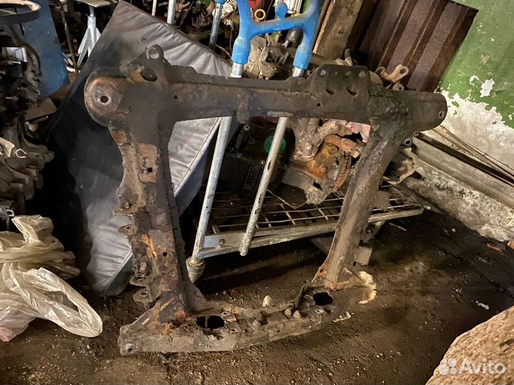 Подрамник рено клио